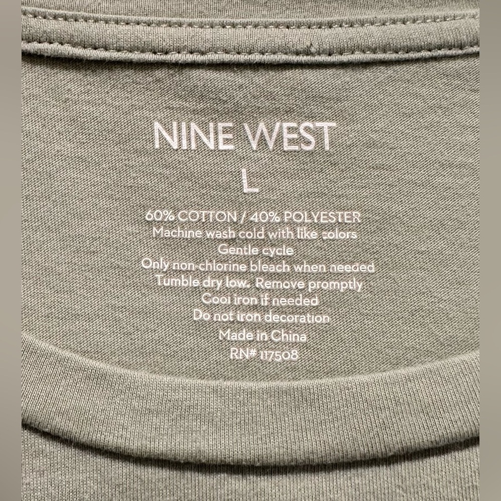 Large Nine West Friday We Out sage green t shirt top tee short sleeve funny y2k - Picture 3 of 4